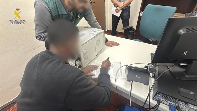 Archivo - La Guardia Civil frustra la entrada en Logroño de más de 22.000 dosis de metanfetamina desde Ciudad de México y EEUU