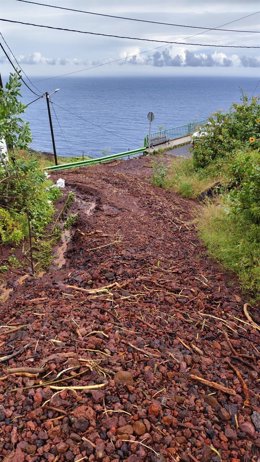 Desprendimiento en el acceso al núcleo de Sabinosa