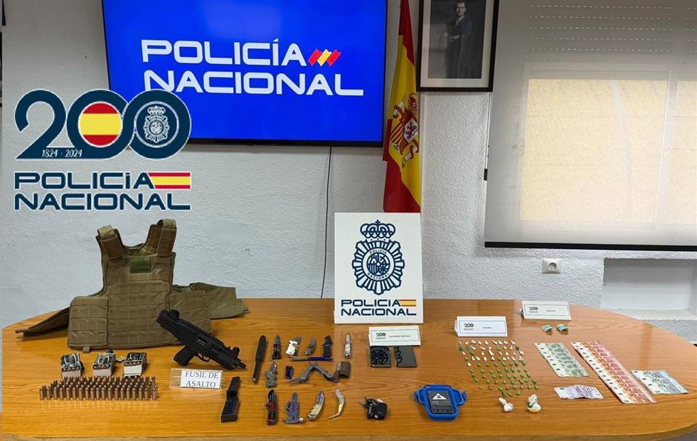 Droga, dinero y armas incautadas en un operativo en La Línea de la Concepción (Cádiz)
