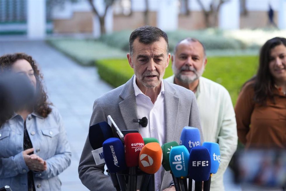 El candidato del partido de coalición Por Andalucia, Antonio Maillo, durante la ruedas de prensa en el Parlamento de Andalucía, a 24 de marzo de 2026 en Sevilla (Foto de archivo).