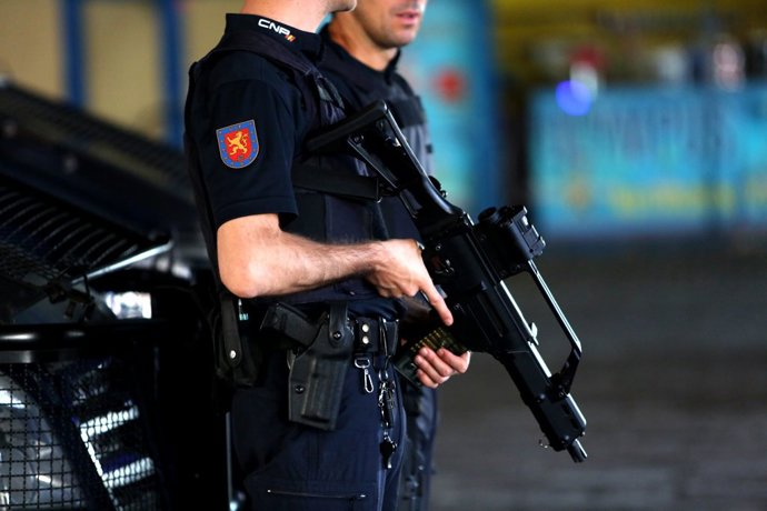 Archivo - Agentes de la Policía Nacional en un dispositivo antiterrorista