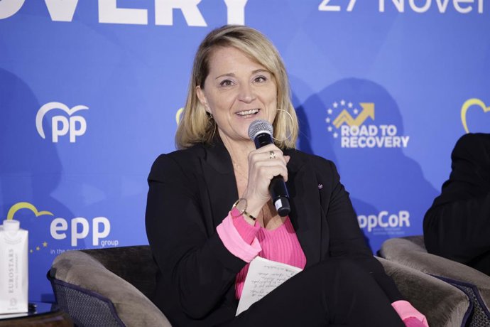 Archivo - La secretaria general de la Delegación española del PPE, Rosa Estarás, interviene durante una conferencia del Partido Popular Europeo, en el Hotel Grand Marina, a 27 de noviembre de 2023, en Barcelona, Catalunya (España). El Partido Popular Euro