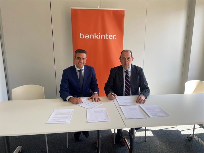 Firma del convenio entre Asturgar y Bankinter.