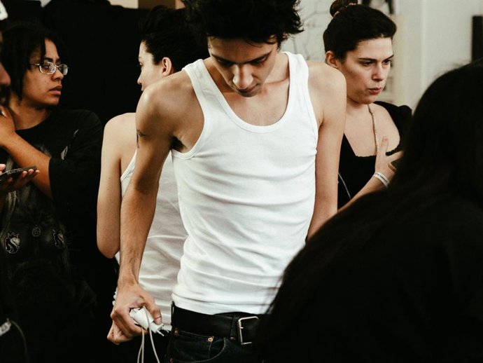 Pensábamos que no volvería nunca, pero estábamos equivocados: la moda se desnuda y se convierte en identidad