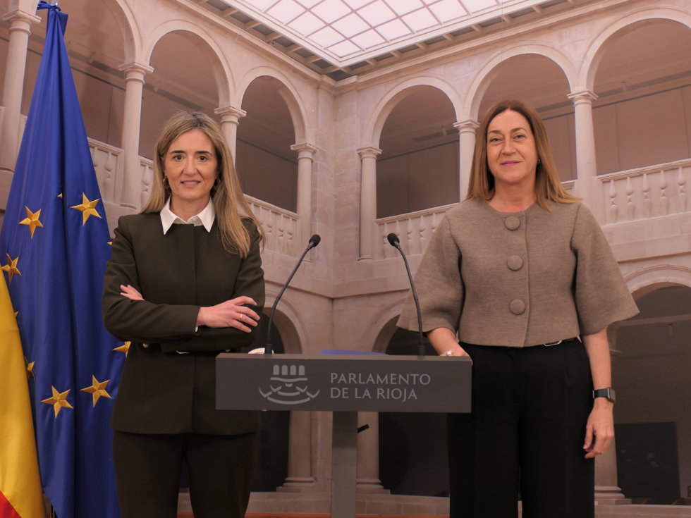 La portavoz del PP, Cristina Maiso, y la diputada popular, Begoña Martínez Arregui en una comparecencia de prensa