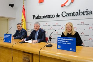 El consejero de Economía, Luis Ángel Agüeros, presenta el proyecto de Presupuestos Generales de Cantabria para 2026