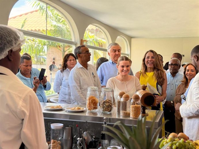 Prohens resta importancia a reproches de la izquierda por su viaje a República Dominicana: "No sé dónde está la crítica" La presidenta Prohens, en un momento de su viaje a República Dominicana y el Caribe.