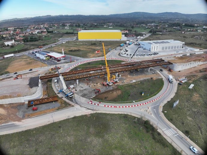 Archivo - Rotonda del desdoblamiento de Bobes.