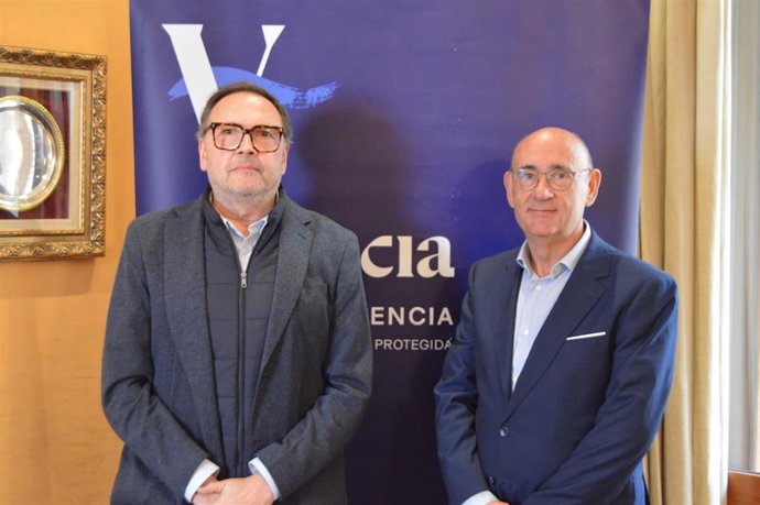 Manuel Espinar, presidente de la Federación Empresarial de Hostelería de Valencia, junto a Salvador Manjón, presidente de la Denominación de Origen Protegida de Valencia.