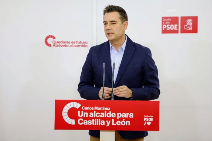 El secretario de Organización del PSOE en Castilla y León, Daniel de la Rosa, en una rueda de prensa.