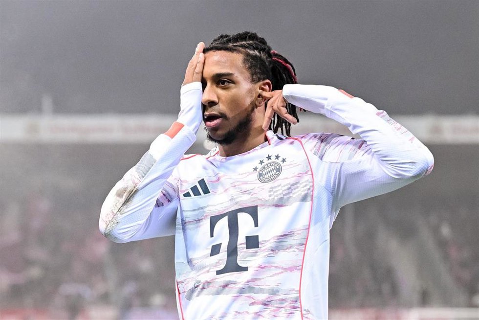Archivo - El jugador del Bayern de Múnich Michael Olise celebra un gol en la Bundesliga 2025-26.