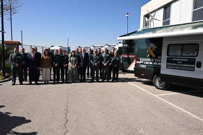 La directora general, Mercedes González, ha visitado el Puesto Principal de Illescas y ha presentado las doce nuevas Oficinas Móviles de Atención a la Ciudadanía