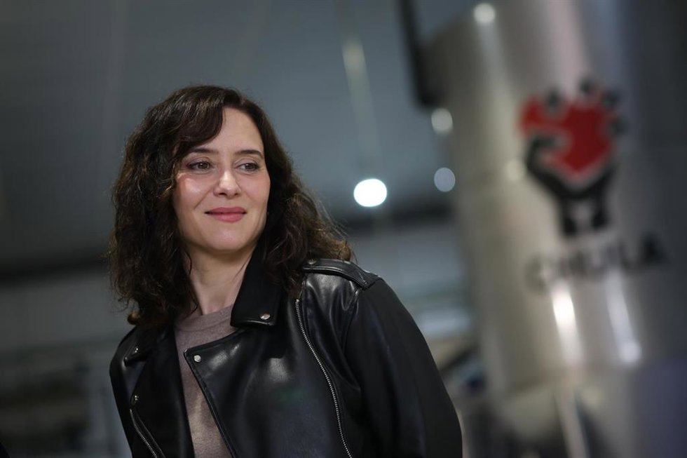 La presidenta de la Comunidad de Madrid, Isabel Díaz Ayuso, visita la fábrica de Cervezas Chula, a 20 de marzo de 2026, en Rivas-Vaciamadrid, Madrid (España)