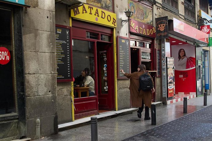 Archivo - Vista de la fachada de un bar, a 21 de marzo de 2024, en Madrid (España).