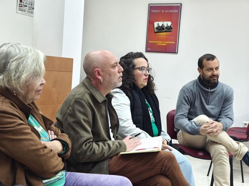El candidato de Por Andalucía por la provincia de Málaga a las próximas elecciones andaluzas, Ernesto Alba, y la concejala de Izquierda Unida en el Ayuntamiento de Ronda (Málaga), Fran Sancho.