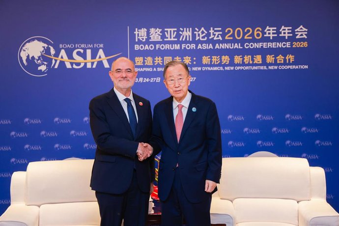 El conseller de Unión Europea y Acción Exterior de la Generalitat, Jaume Duch, y el exsecretario general de las Naciones Unidas Ban Ki-moon en el Foro de Boao en China