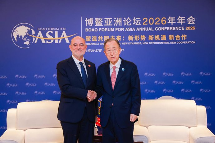 El conseller de Unión Europea y Acción Exterior de la Generalitat, Jaume Duch, y el exsecretario general de las Naciones Unidas Ban Ki-moon en el Foro de Boao en China