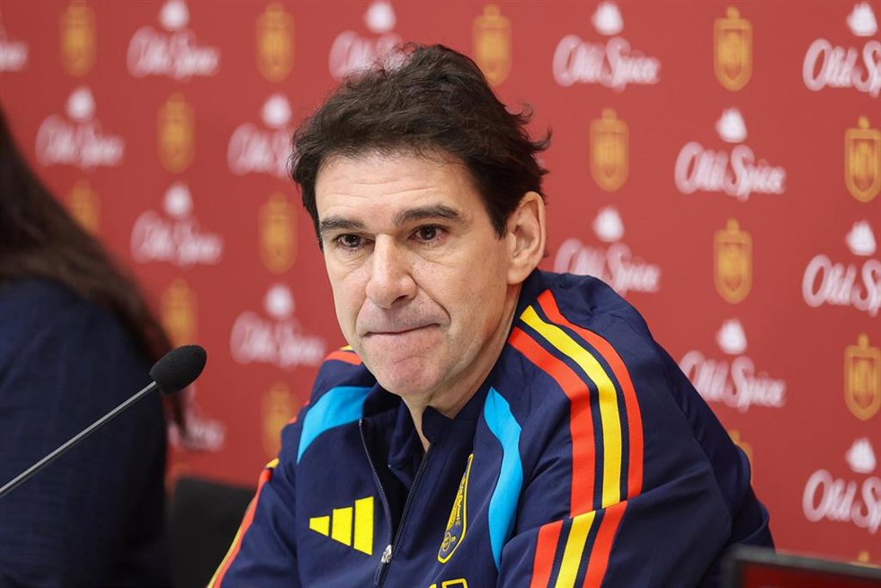 Archivo - El director técnico de Desarrollo y de la selección absoluta masculina de la Real Federación Española de Fútbol (RFEF), Aitor Karanka, en rueda de prensa. 
