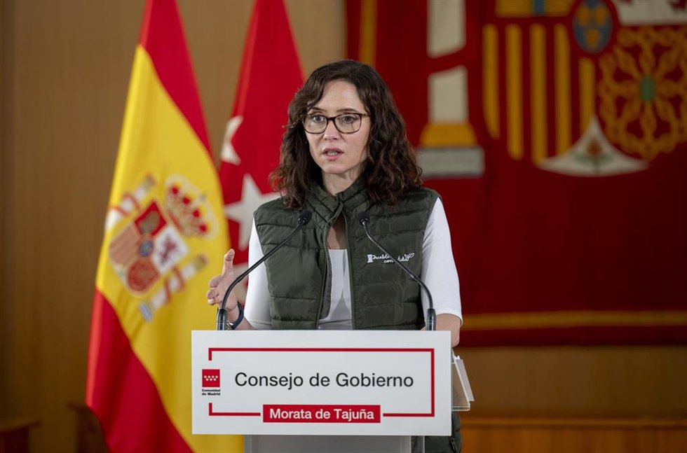La presidenta de la Comunidad de Madrid, Isabel Díaz Ayuso, atiende a los medios tras la reunión del Consejo de Gobierno, en el Ayuntamiento de Morata de Tajuña, a 25 de marzo de 2026