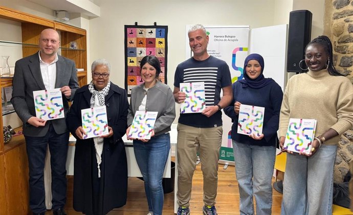 Vitoria pone en marcha la Oficina de Acogida para dar información a los inmigrantes a su llegada a la ciudad