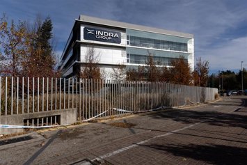 Archivo - Fachada de la sede de Indra, a 25 de noviembre de 2025, en Alcobendas, Madrid (España).