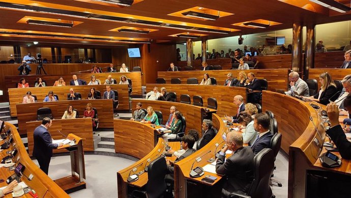 Archivo - Hemiciclo de la Junta General del Principado de Asturias durante una jornada de debate parlamentario.