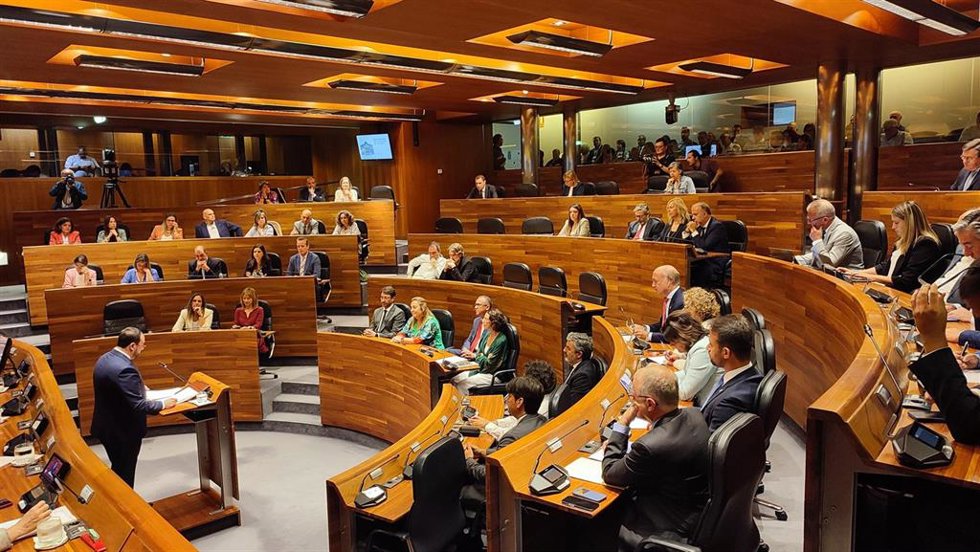 Archivo - Hemiciclo de la Junta General del Principado de Asturias durante una jornada de debate parlamentario.