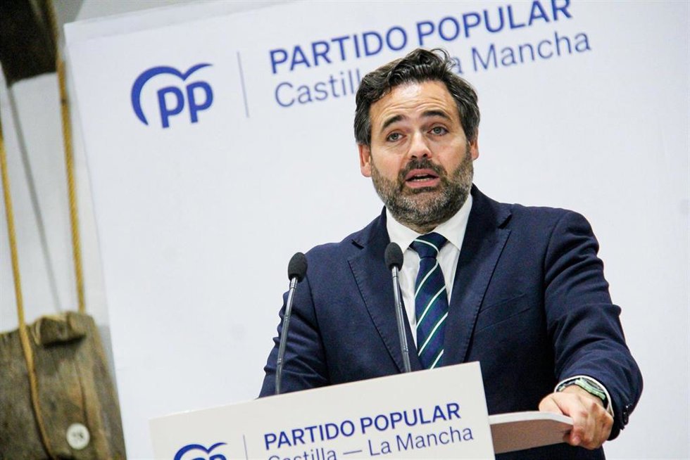 Paco Núñez en la Mesa de Infraestructuras del Partido Popular de Castilla-La Mancha.
