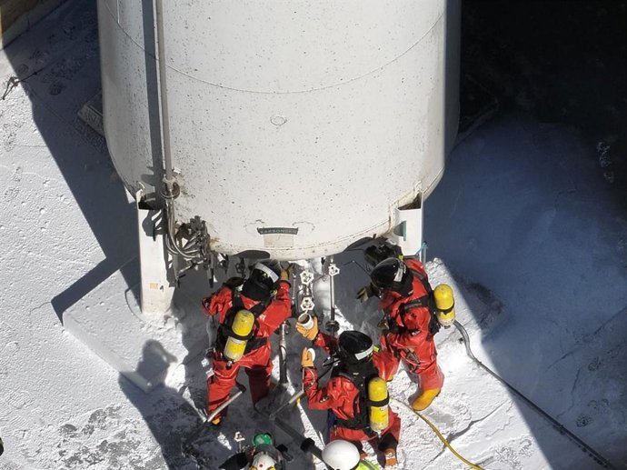 La UME tapona la fuga de gas natural en Fuentes de Béjar (Salamanca) y baja el riesgo