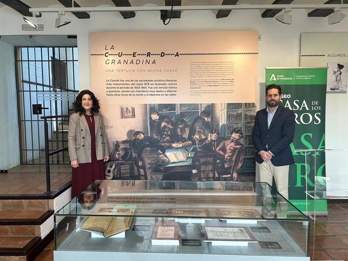 El delegado de Cultura y Deporte en Granada, David Rodríguez, visita la nueva exposición documental del Museo Casa de los Tiros sobre la tertulia del siglo XIX denominada 'La Cuerda' que estará abierta al público hasta el 21 de junio