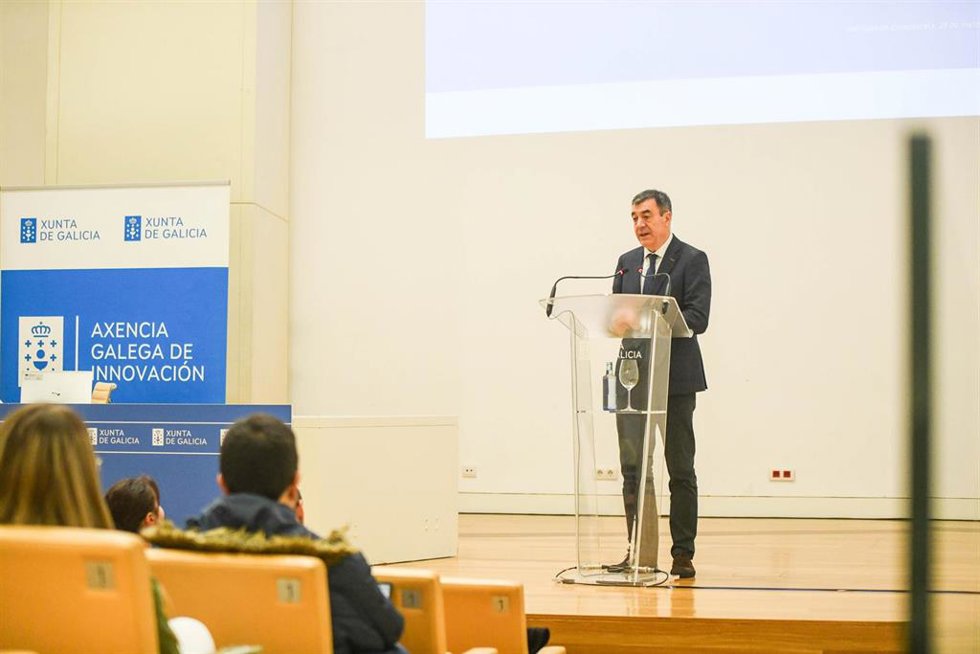 El conselleiro de Educación, Ciencia, Universidades e FP, Román Rodríguez