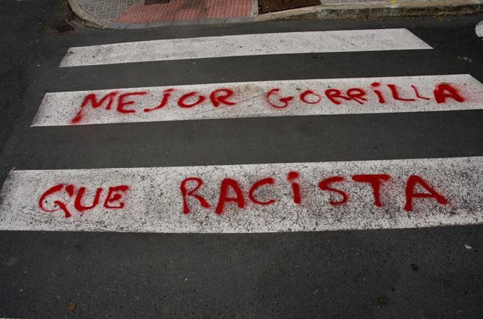 Pintadas en el barrio de El Cerezo en Sevilla contra el nuevo grupo GAR de la Policía Local