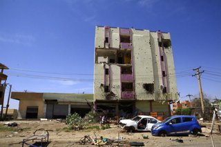 Archivo - Fotografía de archivo de daños materiales en Bahri, Sudán, en el marco de la guerra entre el Ejército y las paramilitares Fuerzas de Apoyo Rápido (RSF)