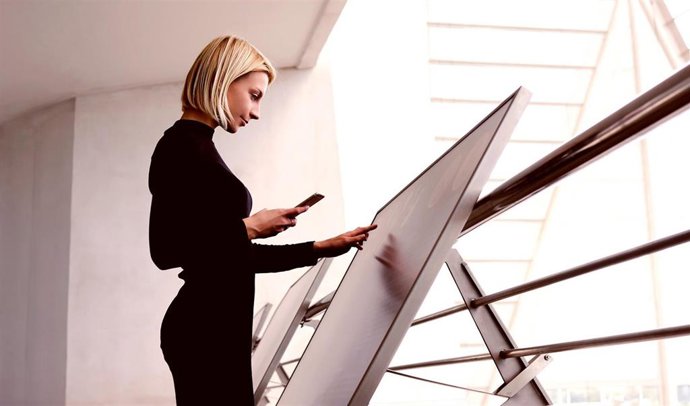 Seis de cada diez empresas españolas aumentará su inversión en IA este año, según Grant Thornton.