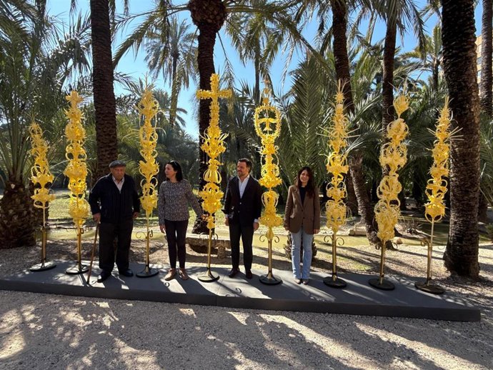 Presentación de las palmas blancas del Domingo de Ramos en Elche (Alicante)