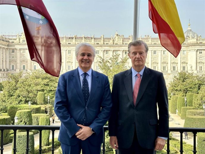 El Presidente De La Fundación BDO, Alfonso Osorio, Y El Director General Del Teatro Real, Ignacio García-Belenguer