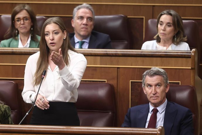 La portavoz del PP en el Congreso, Ester Muñoz, interviene durante una sesión de control al Gobierno, en el Congreso, a 25 de marzo de 2026, en Madrid (España). Sánchez y Feijóo se miden este miércoles en el Pleno del Congreso en plena escalada por la gue