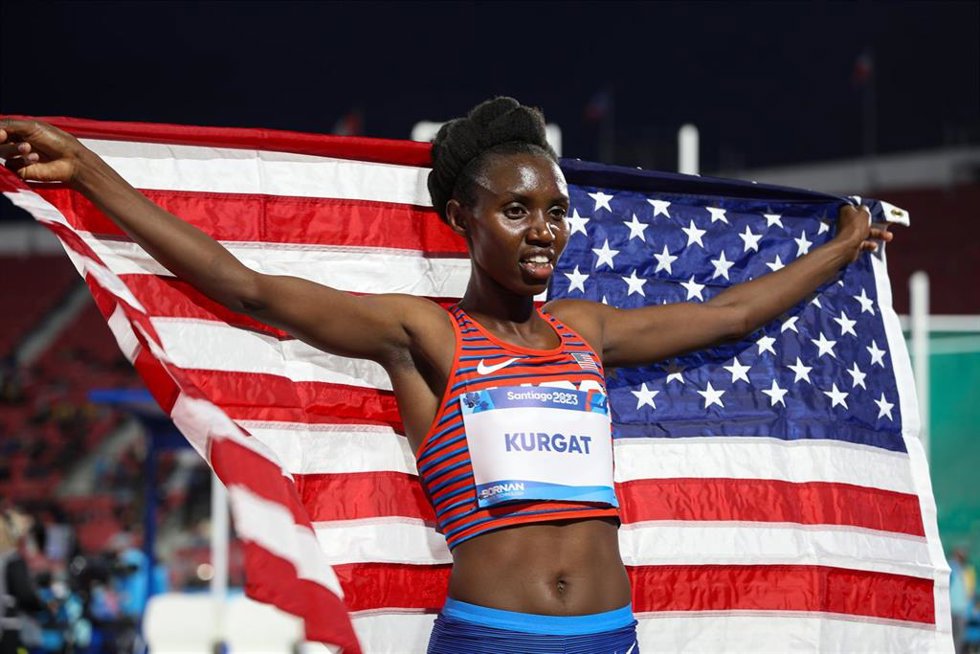 Archivo - Ednah Kurgat, de Estados Unidos, celebra su medalla de bronce en la final femenina de 10.000 metros de los Juegos Panamericanos de Santiago 2023, en el Estadio Nacional Julio Martínez de Santiago (Chile)
