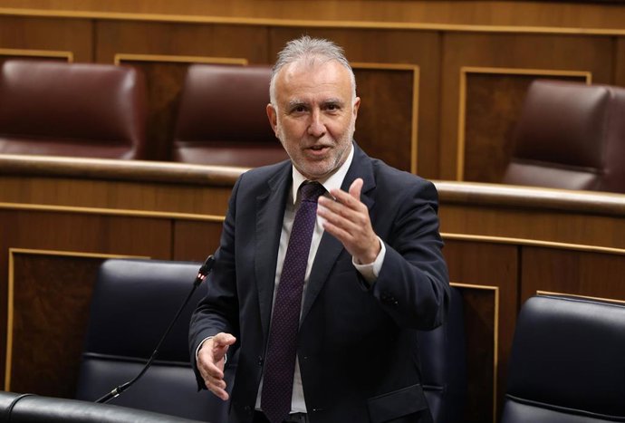 El ministro de Política Territorial y Memoria Democrática, Ángel Víctor Torres, interviene durante una sesión de control al Gobierno, en el Congreso de los Diputados, a 18 de marzo de 2026, en Madrid (España). 