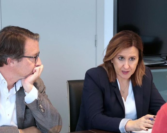 Archivo - Arxiu- L'alcaldessa de València, María José Català, junt amb l'edil d'Urbanisme, Habitatge i Llicències, Juan Giner, en un imatge d'arxiu. 