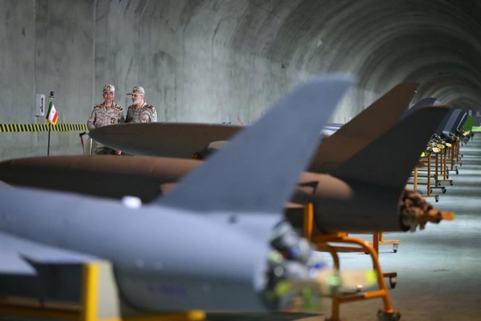 Archivo - Arxiu - L'alts comandaments de l'Exèrcit d'Iran durant una visita a una base subterrània de drons