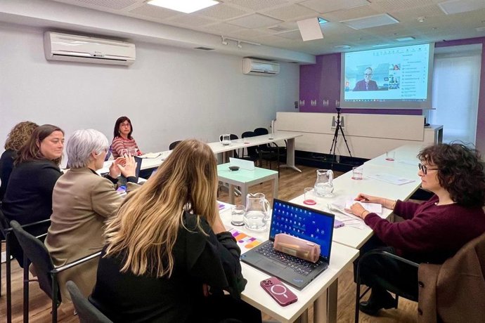 La directora de Emakunde, Miren Elgarresta, ha presidido este miércoles una reunión de esta red