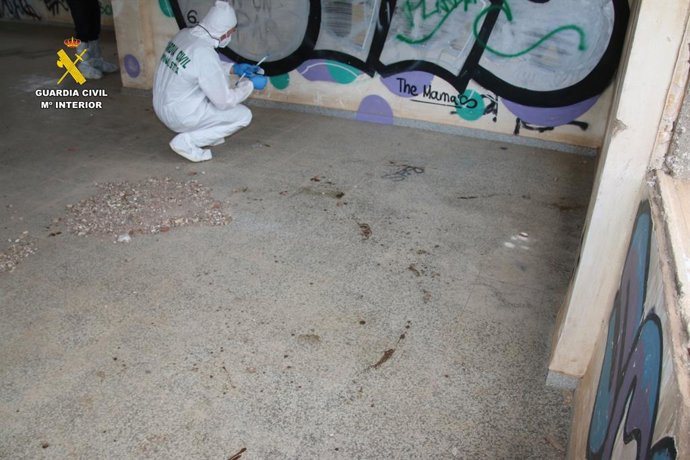 Un guàrdia civil en el lloc on es va trobar el cos