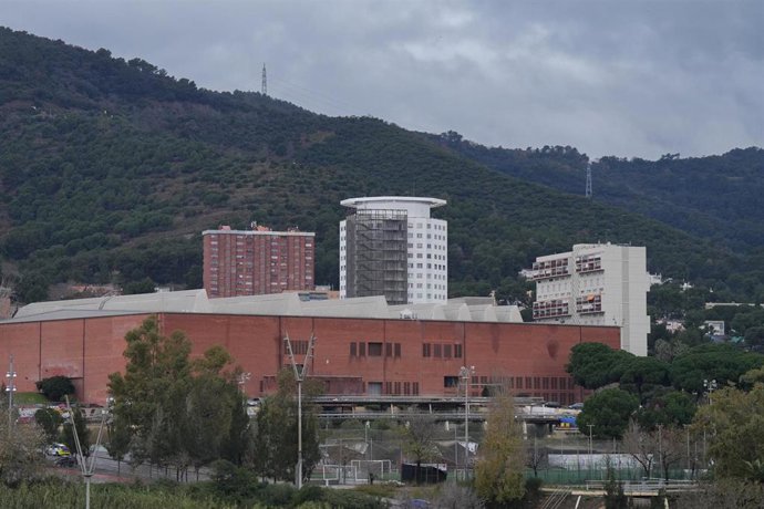 Archivo - Fachada del Hospital Vall d’Hebron, a 19 de enero de 2026, en Barcelona, Cataluña (España)