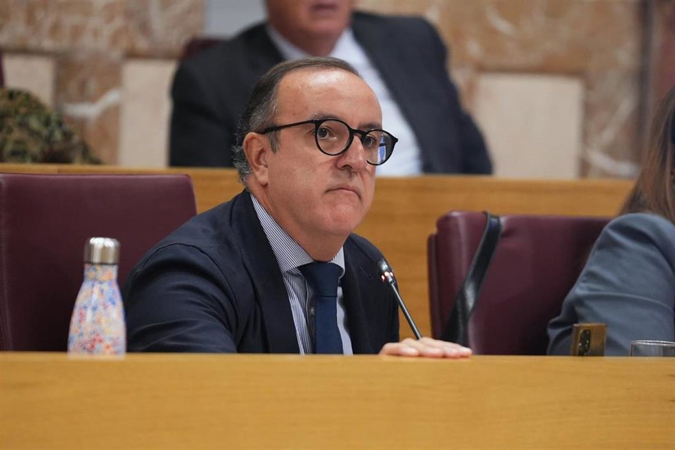 Archivo - El concejal del grupo socialista en el Ayuntamiento de Sevilla, Francisco Javier Páez. Imagen de archivo.
