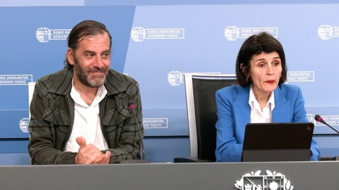 La consejera de Bienestar, Juventud y Reto Demográfico Nerea Melgosa ha presentado hoy en Donostia junto con Jorge Aramendi, coordinador del Órgano Estadístico del departamento