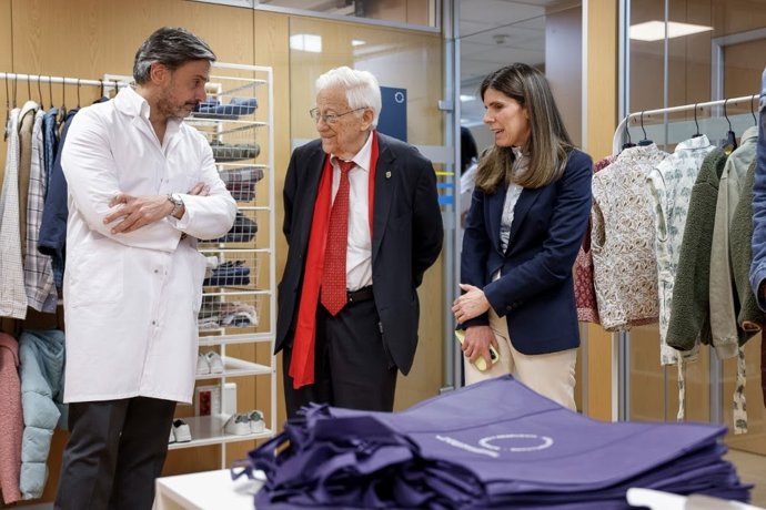 'We Care' De Ilunion Textilcare Es Una Iniciativa De Voluntariado Desarrollada Junto A El Corte Inglés Y Mensajeros De La Paz Para Mejorar La Vida De Personas En Situación De Vulnerabilidad