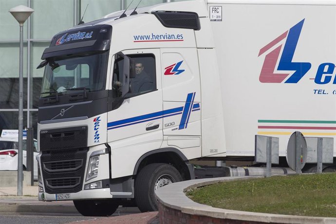 Archivo - Transporte, transportes, transportistas, transportista, camioneros, camión, camiones, vehículo, Vehículos, conductor, conductores, polígonos industriales, polígono industrial