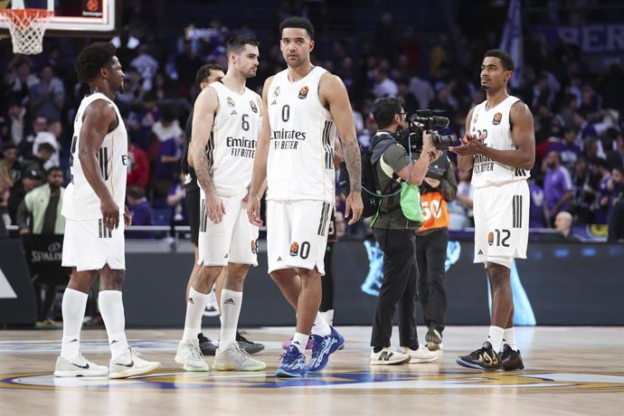 Trey Lyles, Alberto Abalde, Andrés Feliz y Theo Maledon durante un partido del Real Madrid