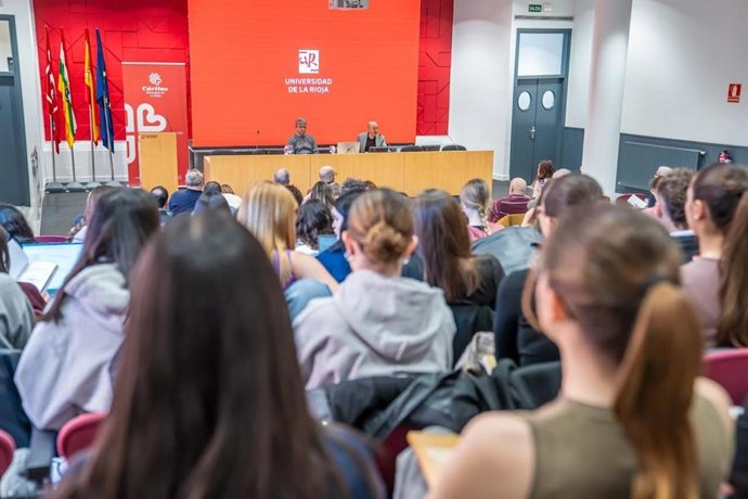 La UR y Cáritas analizan el desarrollo y la exclusión social en La Rioja